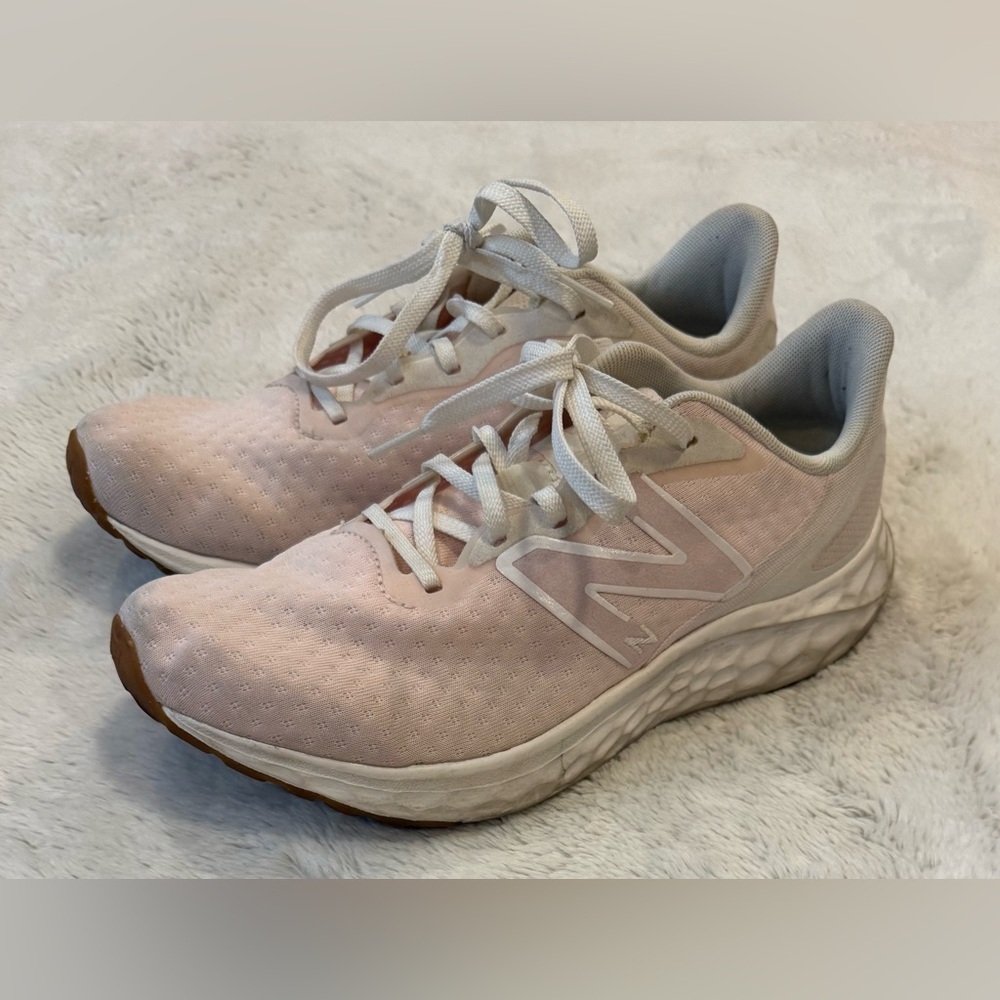 New Balance Women's Light Pink Athletic Shoes Size 10W - Picture 2 of 6